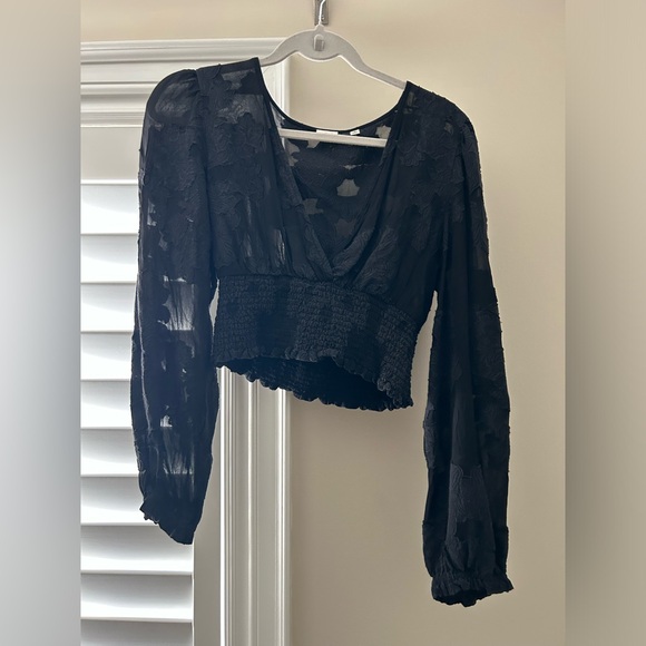 ARITZIA Wistful semi-sheer blouse - Picture 2 of 5